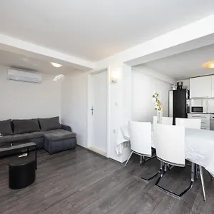  Apartment Marija